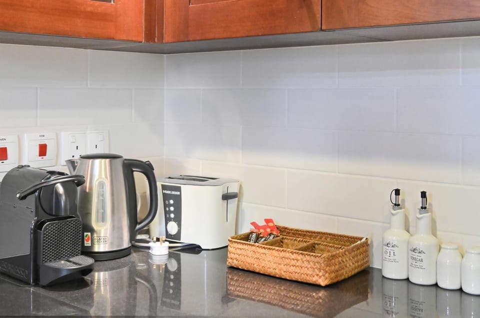 Coffee/tea facilities, toaster
