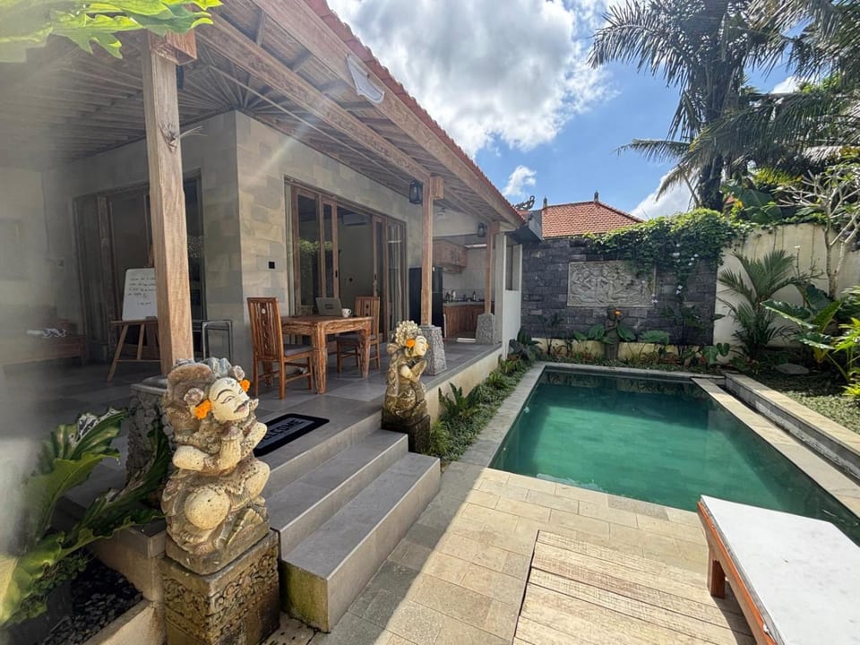 Property building, Swimming pool