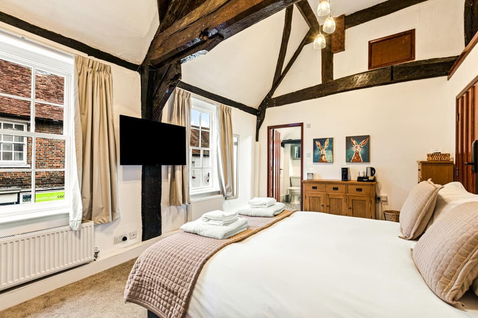 The George Inn Hotel in Wycombe District
