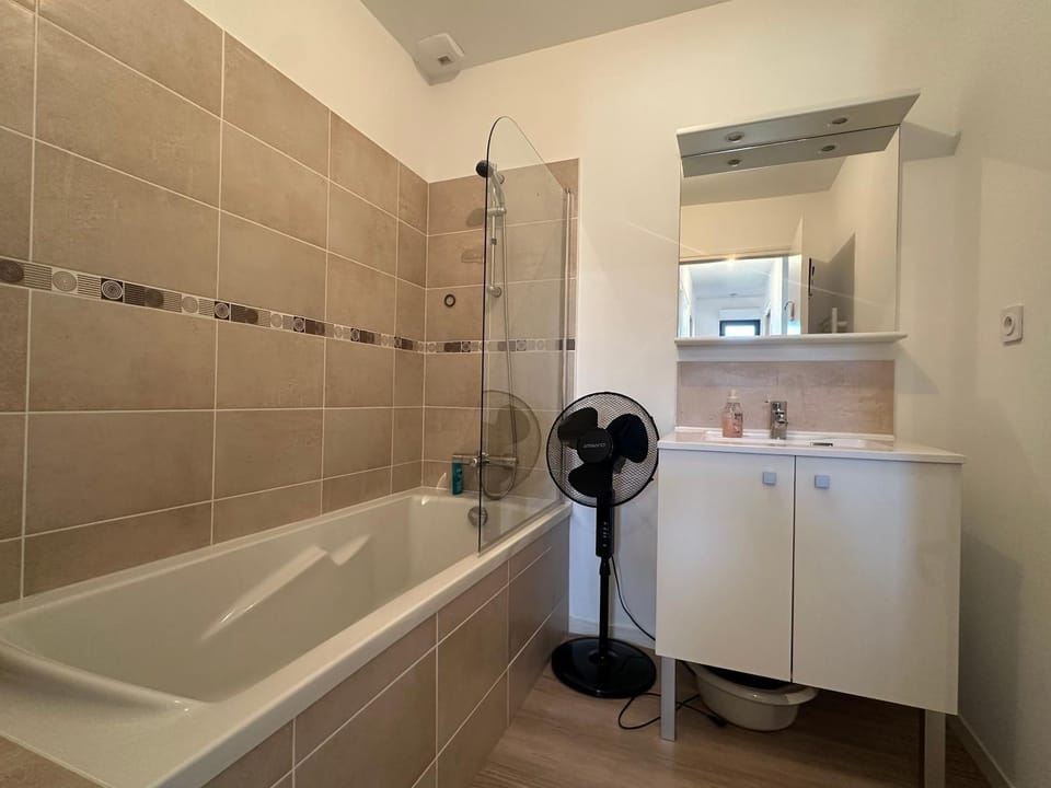 Bathroom, Bath