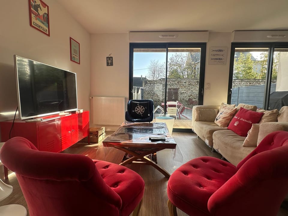 Communal lounge/ TV room, Living room, Seating area