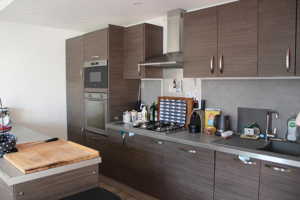 Kitchen or kitchenette, stove, kitchen, kitchen
