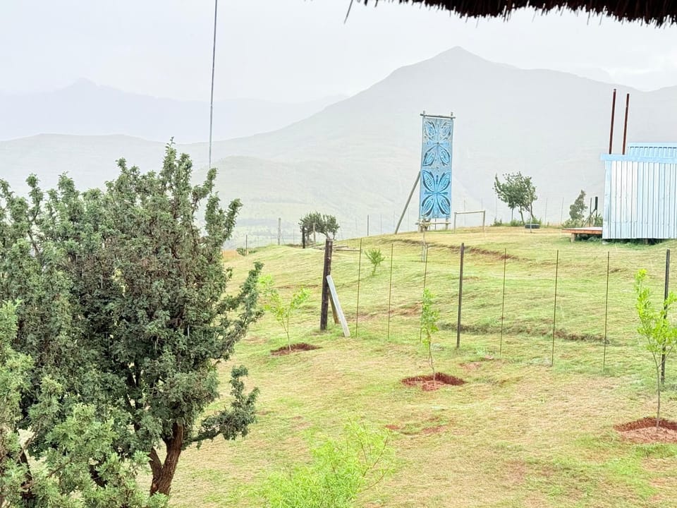 Kitchen or kitchenette, Garden view, Mountain view