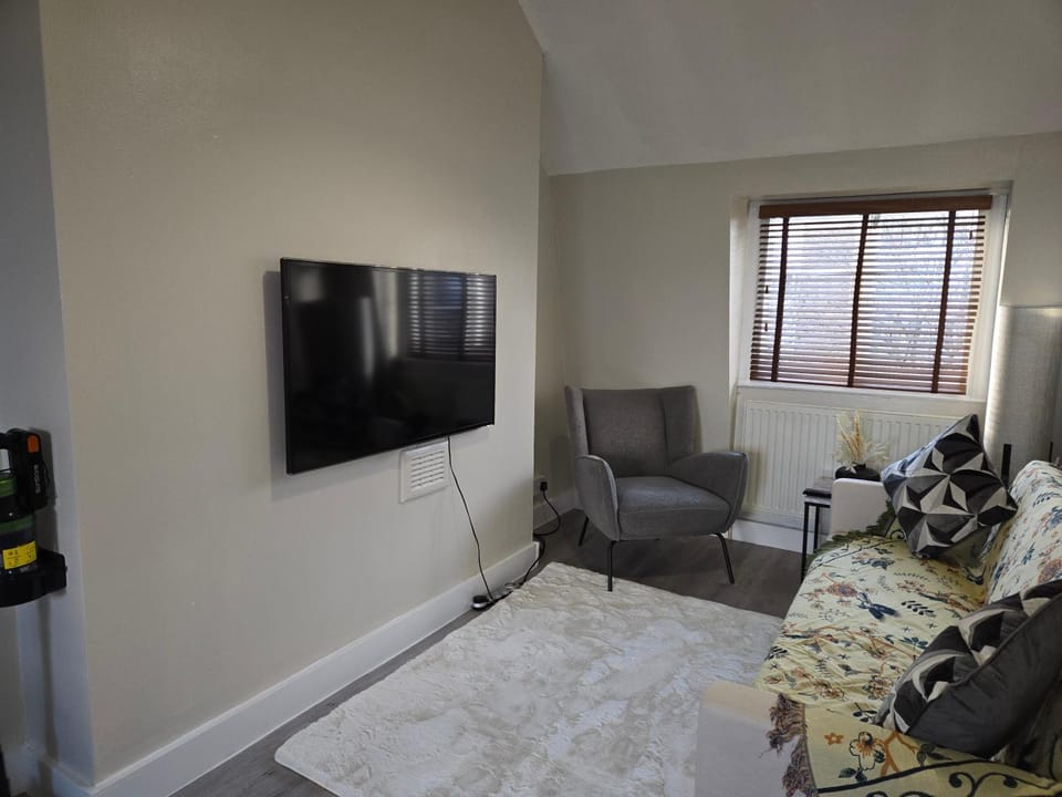 Hackney Roof top Hide Away Apartment in London Borough of Islington