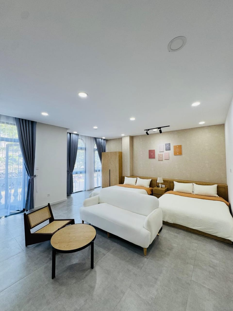 Bed, Photo of the whole room, Seating area, Bedroom