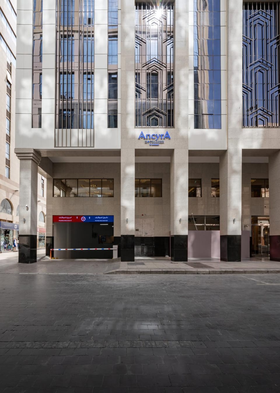 Property building, Facade/entrance, Parking