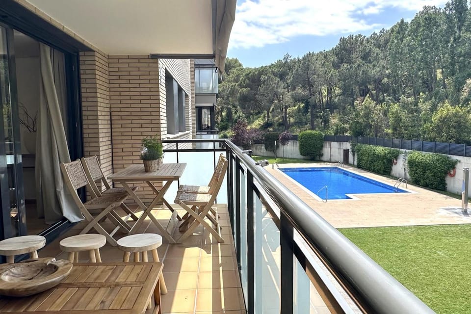 Balcony/Terrace, Dining area, Swimming pool