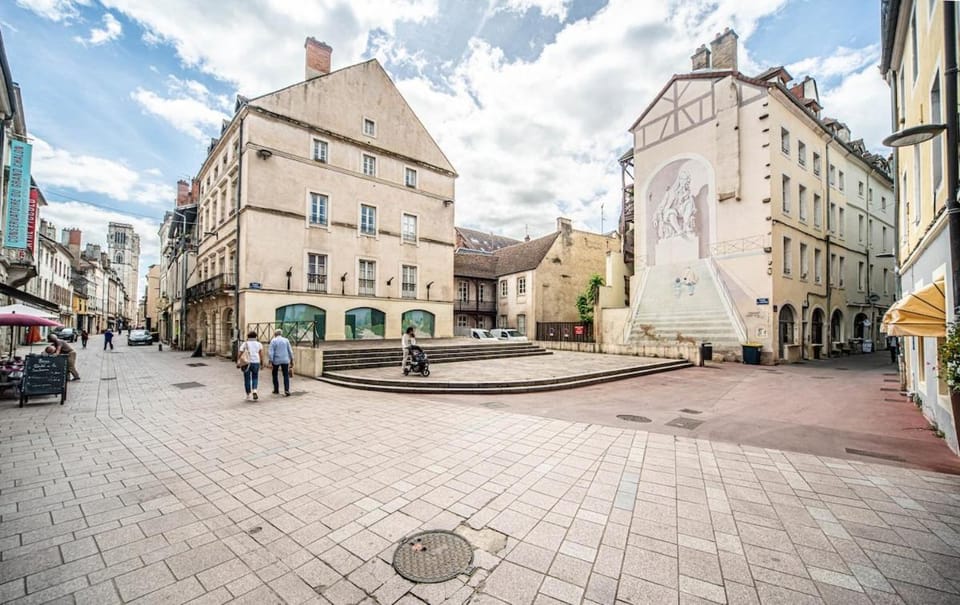 Le théâtre 2 Apartment in Bourgogne-Franche-Comté