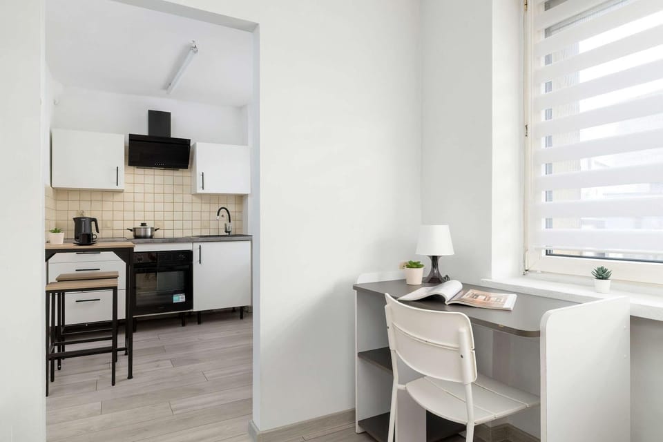 Kitchen or kitchenette, oven, stove