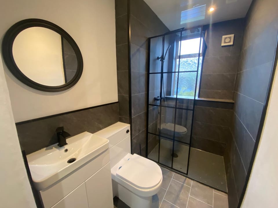 3BR Sleeps 6 Free Parking Near Glasgow City Centre Apartment in Paisley