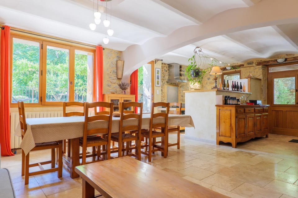 Property building, Kitchen or kitchenette, Living room