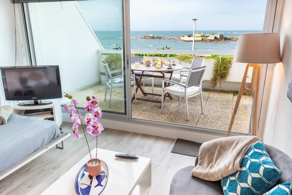 Bed, TV and multimedia, Balcony/Terrace, Seating area, Sea view, heating, internet