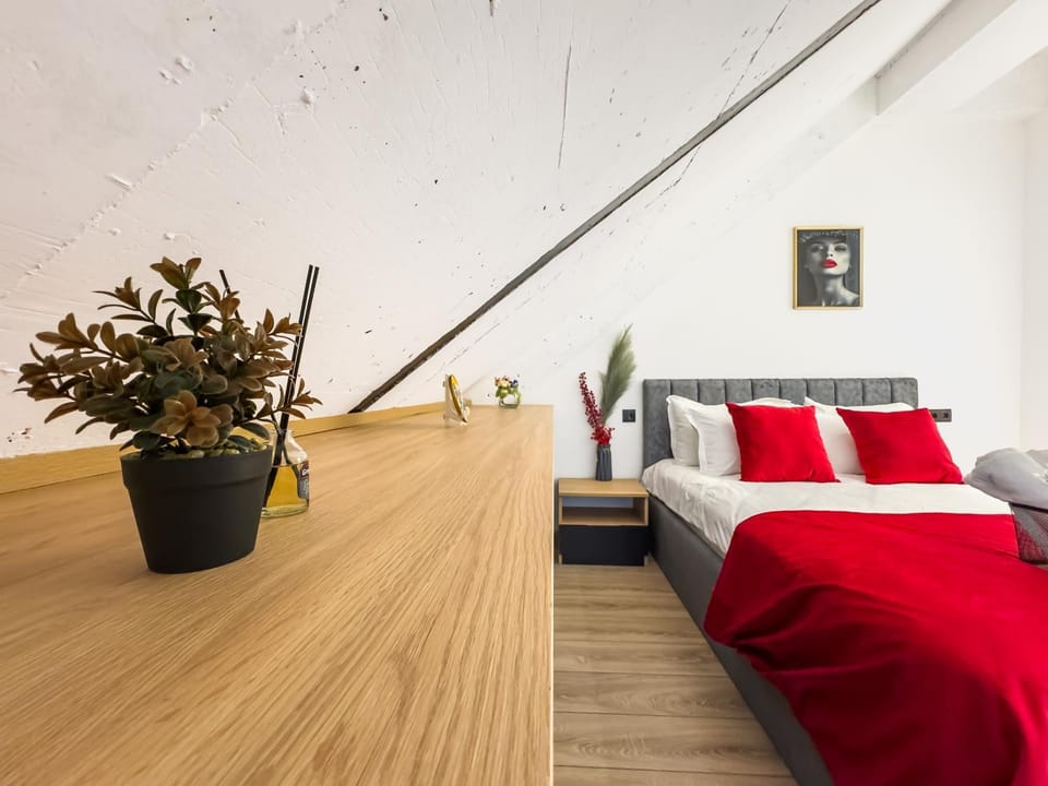 Bed, Bedroom