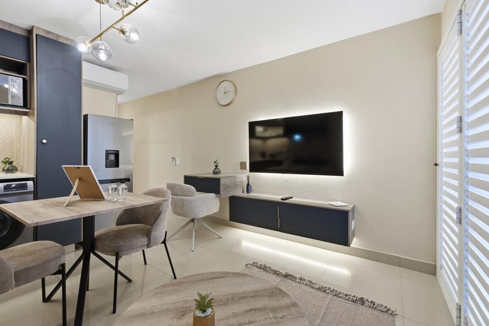 TV and multimedia, Kitchen or kitchenette, Living room, Seating area, Dining area, air conditioner