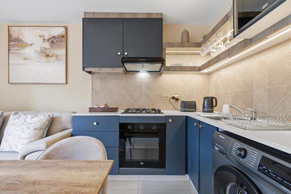 Coffee/tea facilities, Kitchen or kitchenette, oven, stove, toaster, washing machine