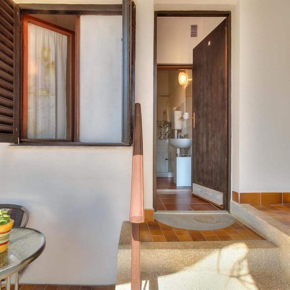 Shower, Facade/entrance, Bathroom