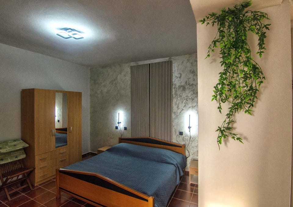 Bed, Photo of the whole room, Bedroom, wardrobe