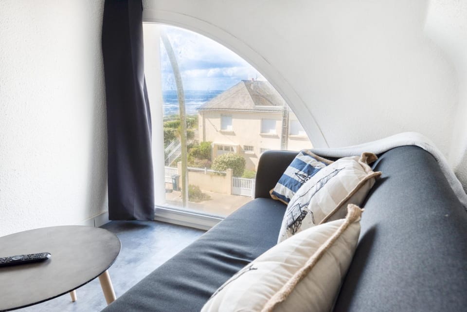 TV and multimedia, Living room, Seating area, Sea view, heating