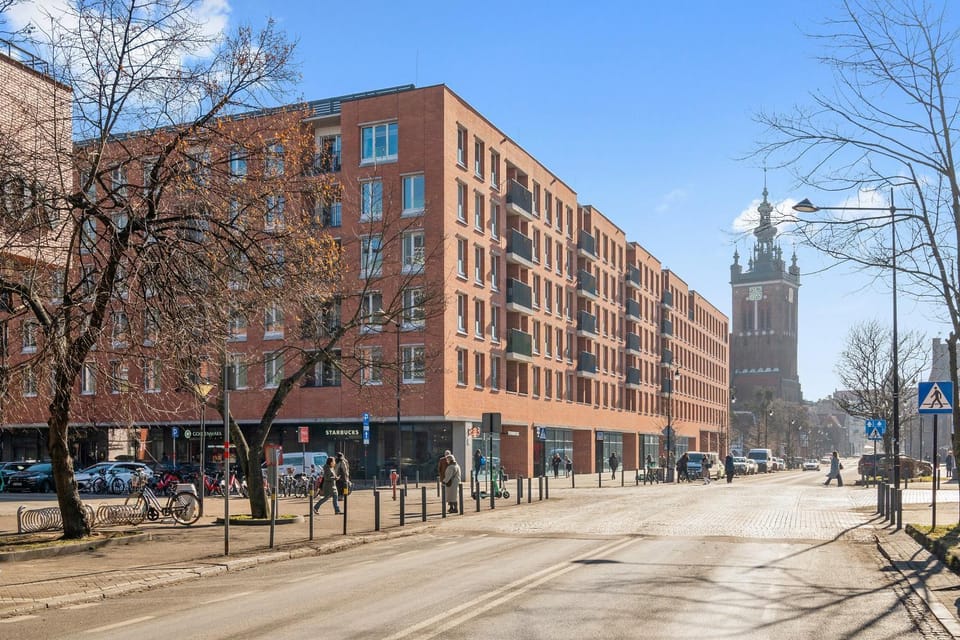 Property building, Day, Neighbourhood, City view, Street view, Location