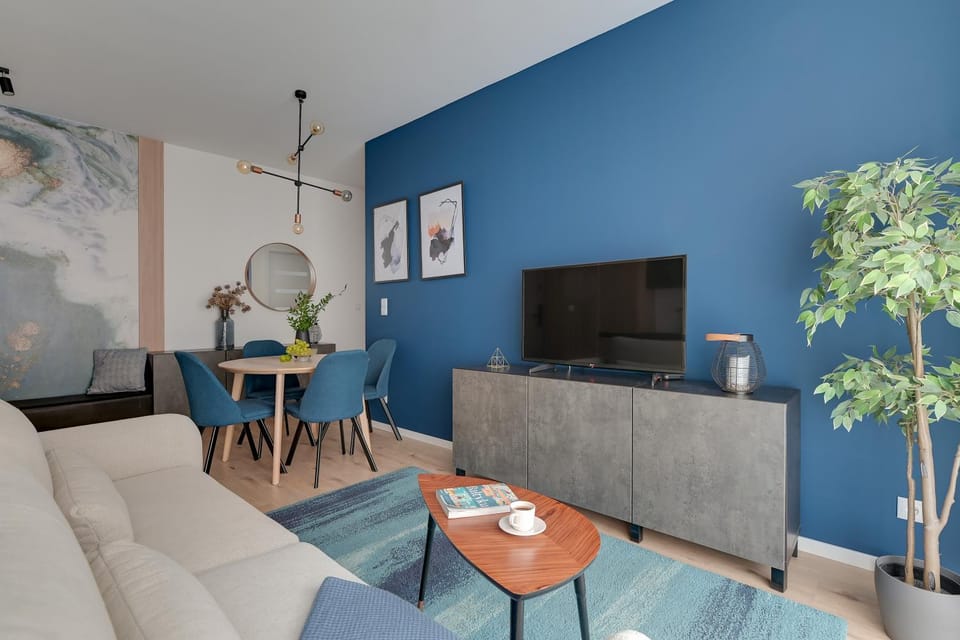 TV and multimedia, Living room, Seating area, Evening entertainment