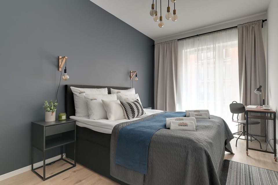 Bed, Photo of the whole room, Seating area, Bedroom
