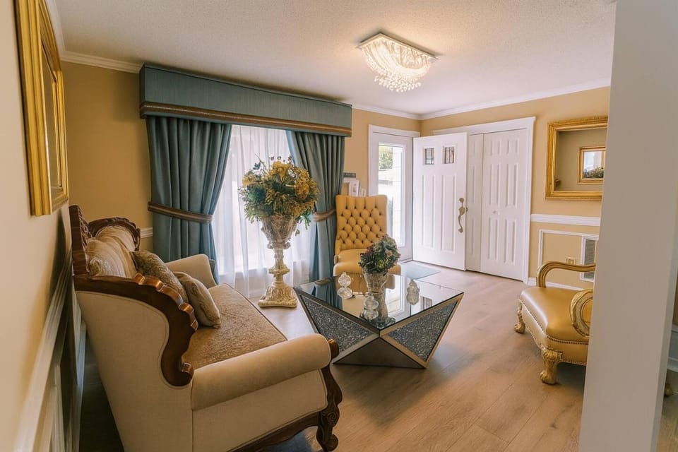 Screened Porch • Gazebo • BBQ • Sleeps 10 House in Savannah