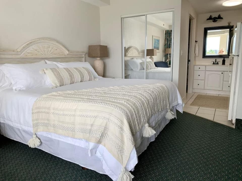 Beach Access Elegant Studio near Top Attractions House in Holly Hill