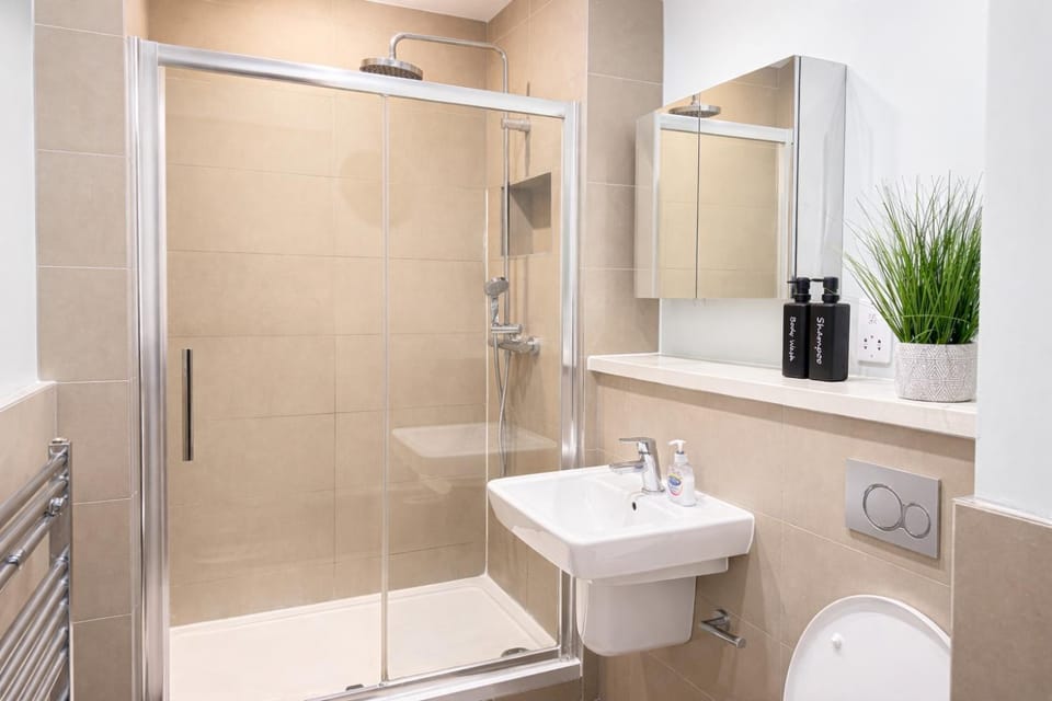Shower, Toilet, Bathroom