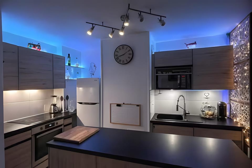 Kitchen or kitchenette, Living room