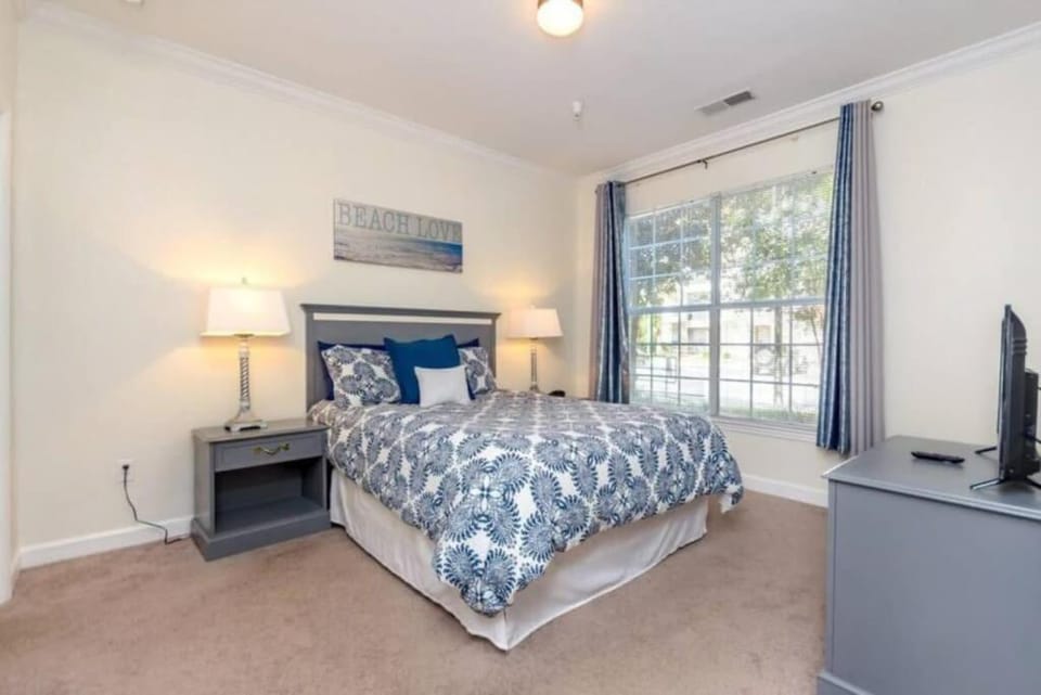 Disney near Cozy 2BR Resort Pool Apartment in Four Corners