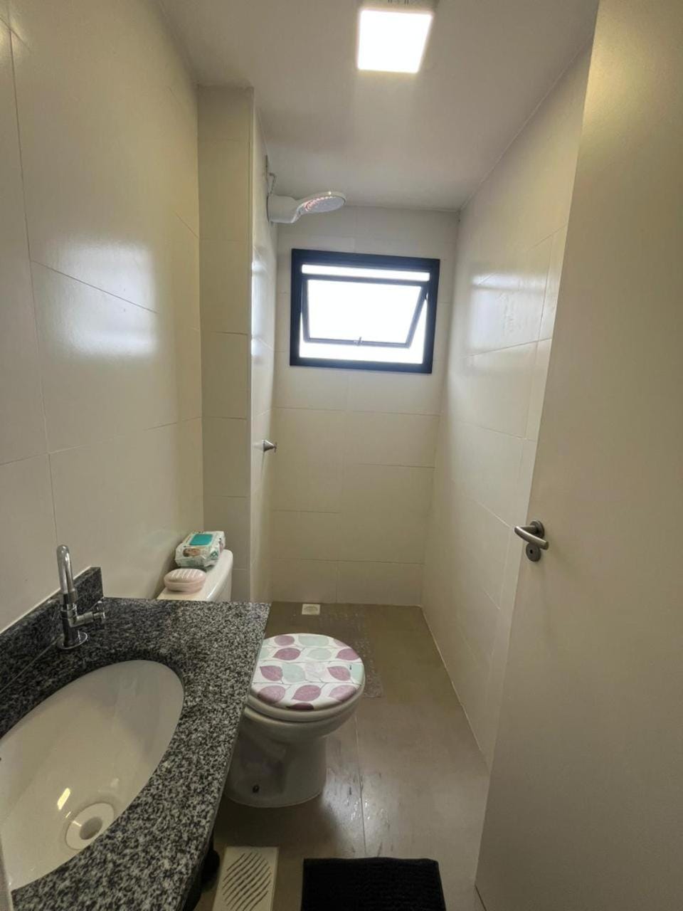 apartamento martim de sá 2 dormitórios churrasqueira na varanda Pé na areia 43 B Wilson B Apartment in Caraguatatuba