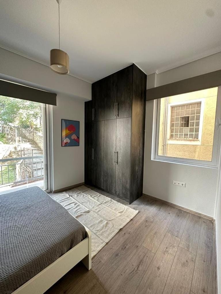 Spacious sunlit 3bd flat,2 bathroom best location! Apartment in Athens