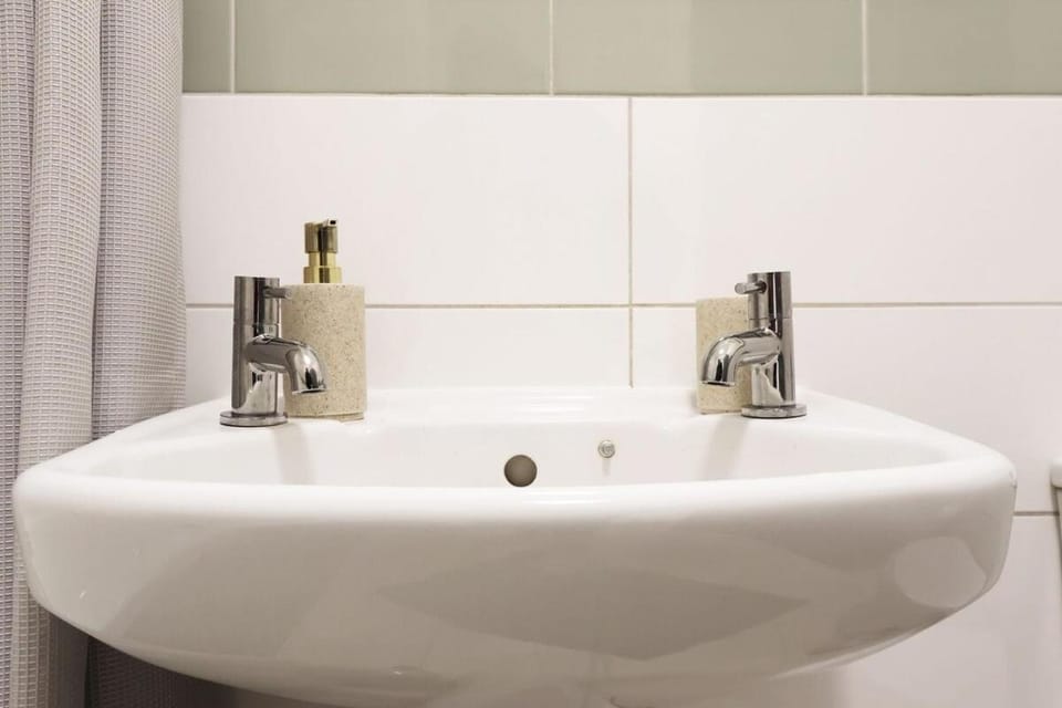 Cardiff Comfort House 5 Beds with Fast Wi-Fi House in Cardiff