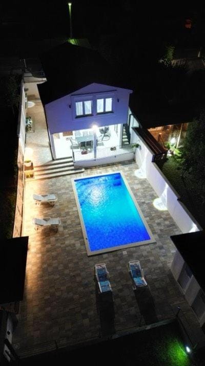 Property building, Swimming pool