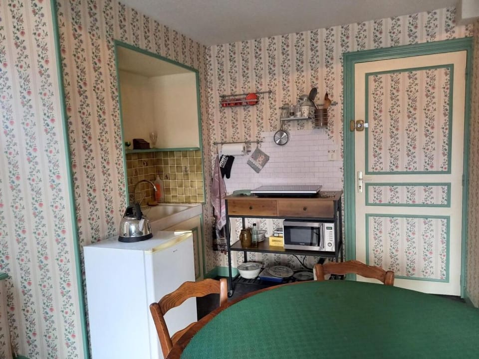 grand studio douillet et lumineux vue sur la vallée Apartment in Auvergne-Rhône-Alpes