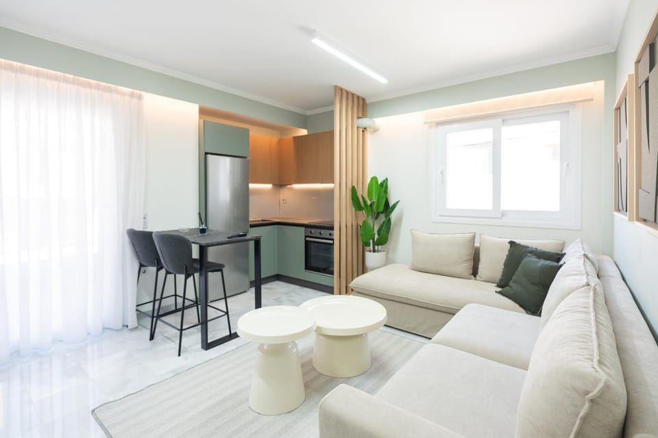 Kitchen or kitchenette, Living room, Seating area, Dining area, oven