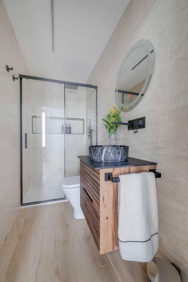 Shower, Toilet, Bathroom, towels