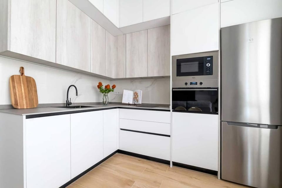 Coffee/tea facilities, Kitchen or kitchenette, dishwasher, oven, stove, toaster