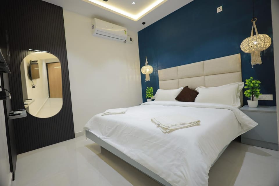 Communal lounge/ TV room, Bed, TV and multimedia, Bedroom