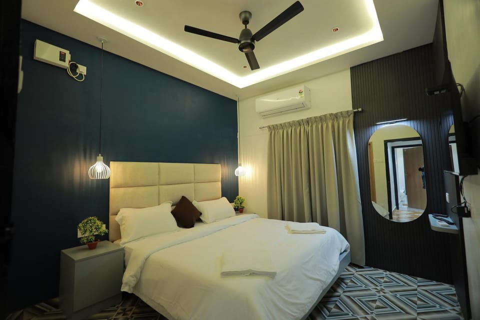Communal lounge/ TV room, Bed, TV and multimedia, Bedroom