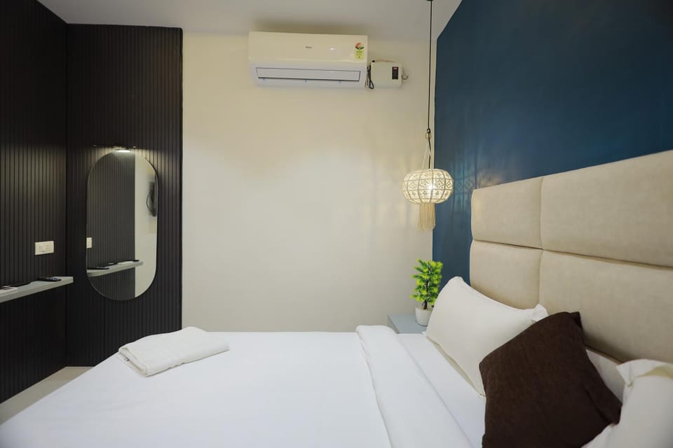 Communal lounge/ TV room, Bed, TV and multimedia, Bedroom