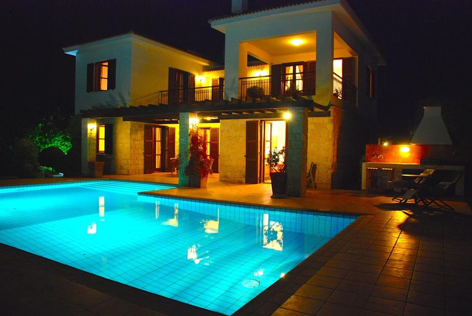Property building, Patio, Night, BBQ facilities, Garden, Balcony/Terrace, Garden view, Landmark view, Pool view, Swimming pool