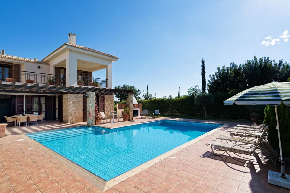 Property building, Patio, BBQ facilities, Garden, Balcony/Terrace, Seating area, Dining area, Garden view, Pool view, Swimming pool