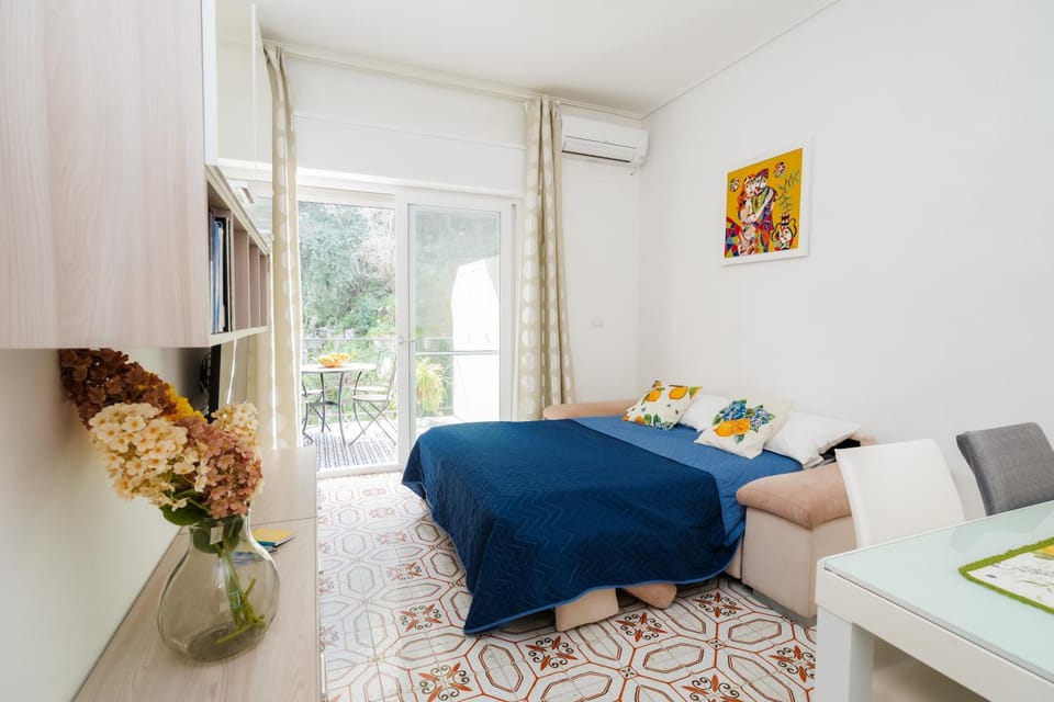 Bed, TV and multimedia, Living room, Seating area, air conditioner