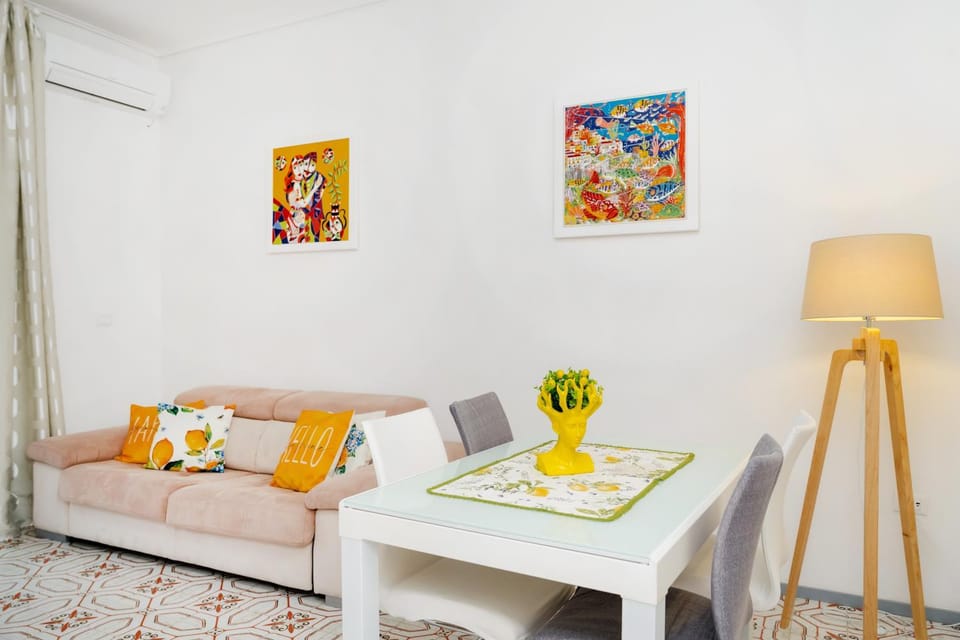 Bed, Living room, Seating area