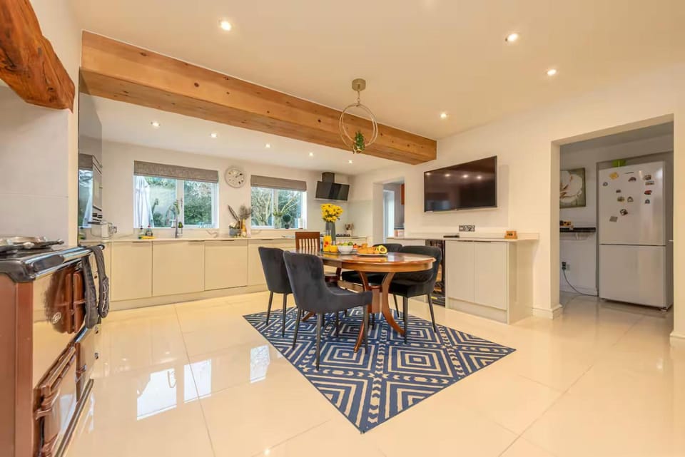 Kitchen or kitchenette, Other, Dining area, oven, stove