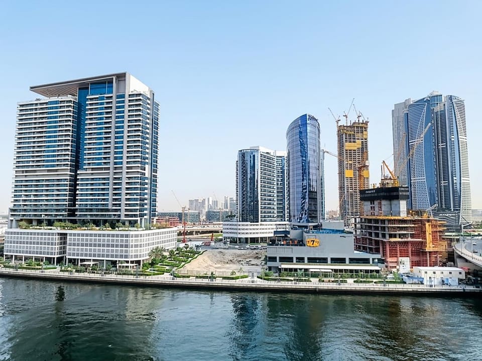 Property building, Day, Natural landscape, City view, Lake view, River view