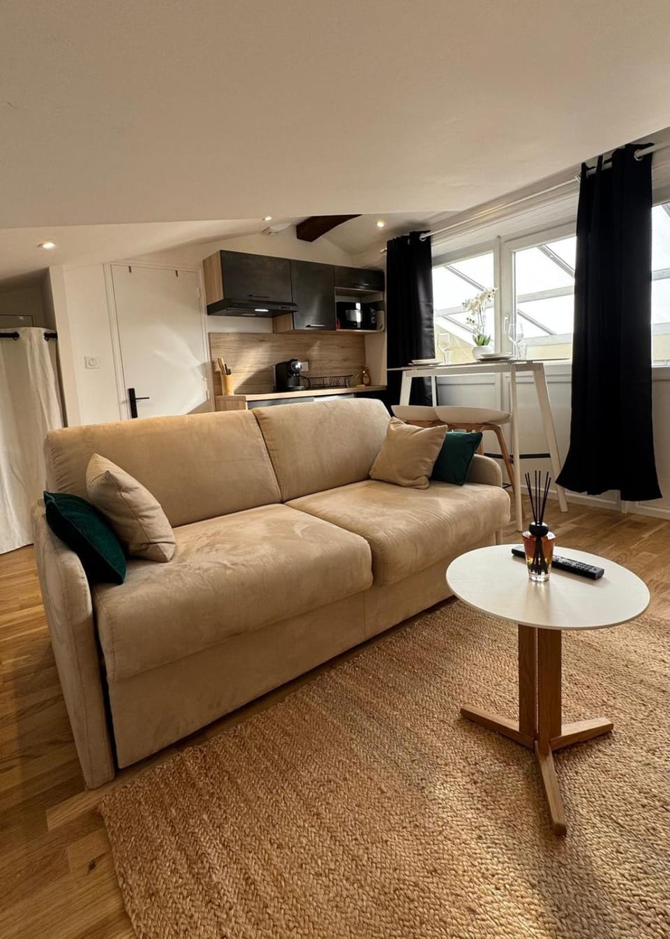 Kitchen or kitchenette, Living room