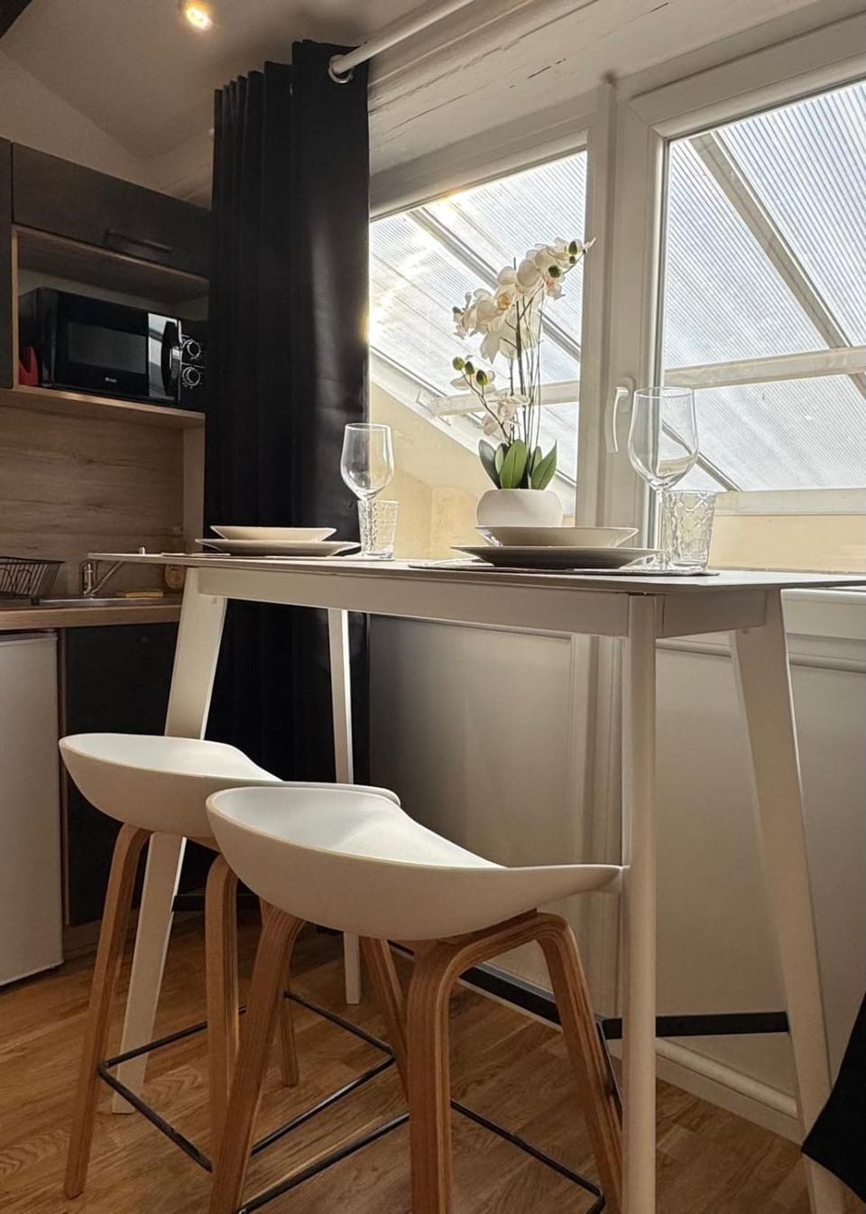 Kitchen or kitchenette, Dining area