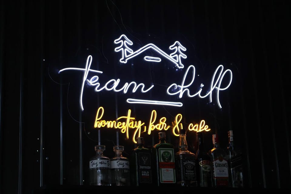 Restaurant/places to eat, Night, Property logo or sign